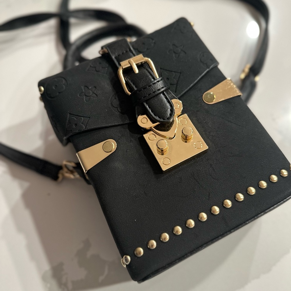 Black, Box crossbody bag.